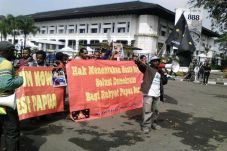 Mahasiswa Papua juga...
