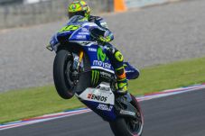 Yamaha dan Lorenzo beda...