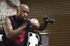Chris John pilih Mayweather
