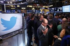 Saham Twitter merosot...