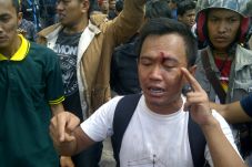 Ricuh di KPU Jabar 10...