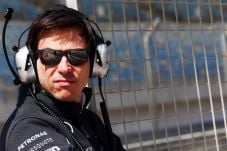 Wolff minta Mercedes...