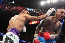 Khan bikin Collazo cium...