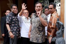 Ical-Prabowo sama-sama...