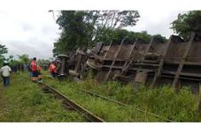 Kereta terguling akan...