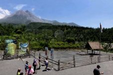 Dentuman Merapi mulai...