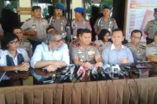 Emon dipisah dari tahanan...