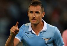 Lazio perpanjang kontrak...