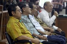 KPK sita 20 helai baju...