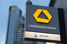 Commerzbank kembali...