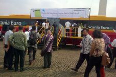 Ahok uji coba bus gandeng...
