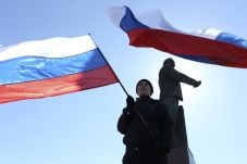 Massa pro Rusia tolak...