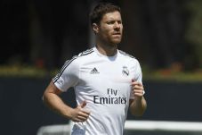 Xabi Alonso absen di...