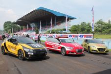 Honda CR-Z sebagai official...