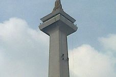 Waktu membersihkan Monas...