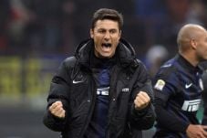 Hernanes sebut Zanetti...