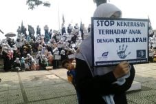 Muslimah HTI serukan...