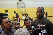 LeBron larang keluarga...