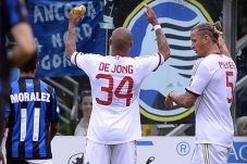 Dua pemain Milan jadi...