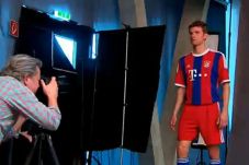 Muller jadi model jersey...