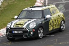 Mini siapkan Cooper...