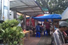 Halte di Taman Puring...