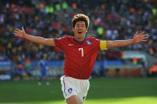 Park Ji-sung gantung...