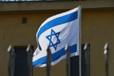 Berdalih netral, Israel...