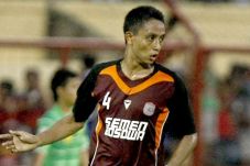 Hadapi Persebaya, Lembut...