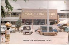Pedagang Pasar Turi...