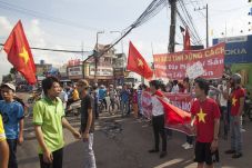 China kutuk kerusuhan...