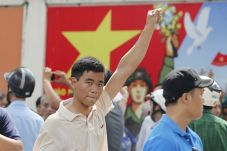 Paska rusuh, China evakuasi...