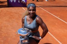 Serena Williams Pertahankan...