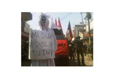 Massa Gelar Demo Tolak...
