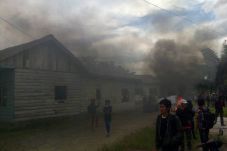 Mahasiswa Unika Bakar...