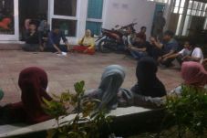 Puluhan Honorer K2 Menginap...