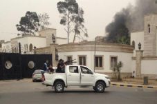 Libya Memanas, Gedung...
