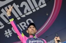 Pembalap Italia Rebut...