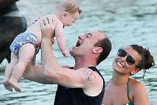 Istri Rooney Borong...