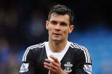 Bek Southampton Masuk...