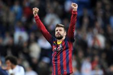 Pique Sepakat Perpanjang...