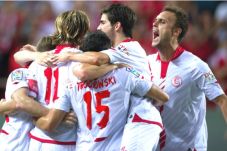 Sevilla Boyong 19 Pemain...