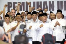 Rebut Pemilih Muda,...