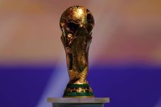 Trofi Piala Dunia Dibakar