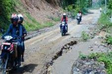 Warga Siak Blokir Jalan