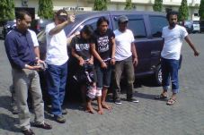 Polisi Tembak 2 Penjahat...