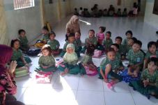 Sekolah Disegel, Siswa...