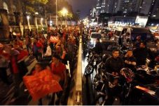 Aksi Demo Piala Dunia...
