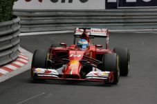 Alonso: Tentukan Ban,...