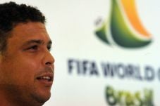 Ronaldo Malu dengan...